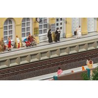 Moderner Bahnsteig für C Gleis