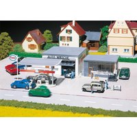Tankstelle mit Waschhalle   Monatsmodell August