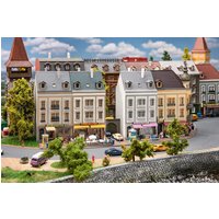 Stadthäuserzeile Schubertstraße   Monatsmodell November