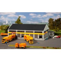 Logistik Zentrum DHL mit Figuren   Monatsmodell November